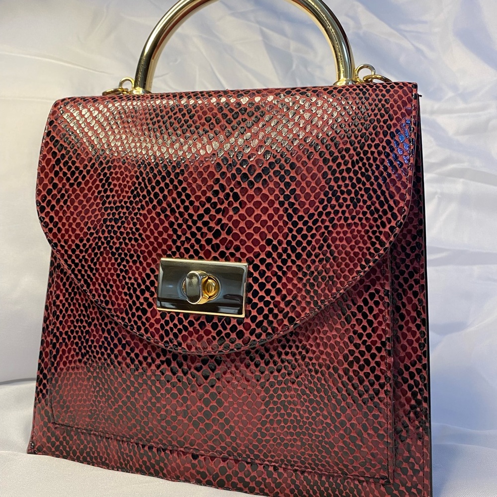Super cute purse in very good condition